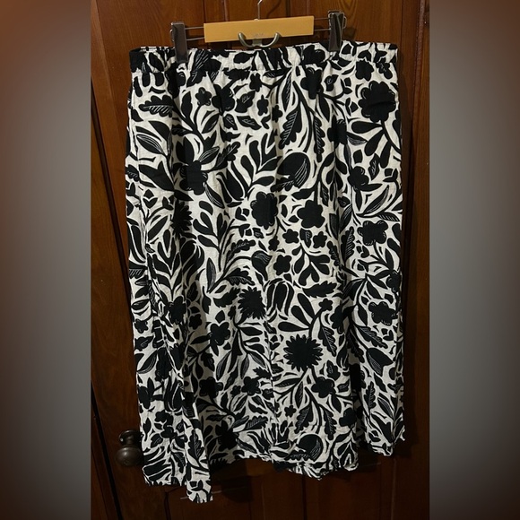 XXL - Reitmans Maxi Skirt - Picture 2 of 5